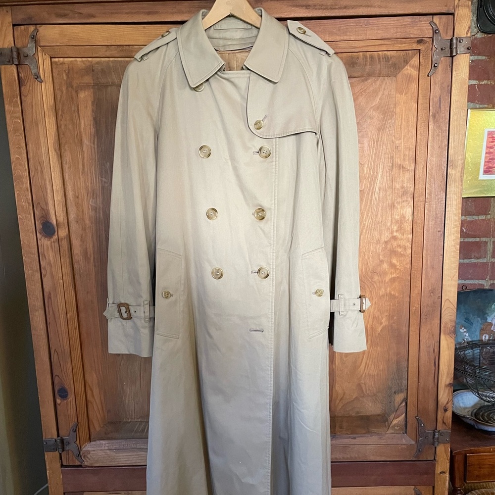 Vintage Burberry’s Excellent Condition Long Trench w/Wool Lining
